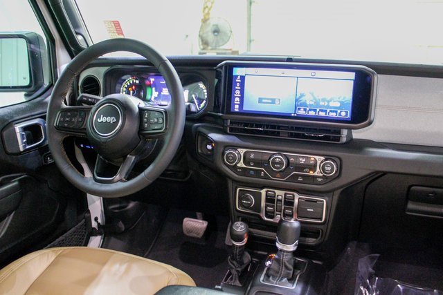 Used 2024 Jeep Wrangler Unlimited image 10