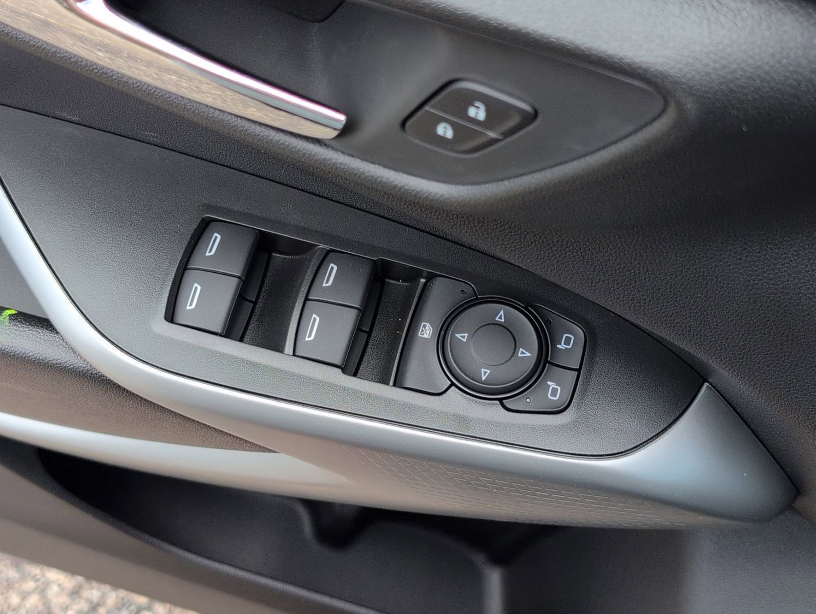 New 2026 Chevrolet Trax LS w/ LS Convenience Package FWD image 16