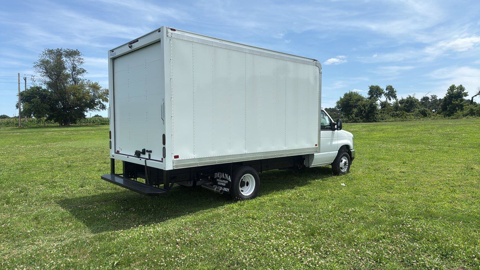 New 2027 Ford E-350 and Econoline 350 Super Duty w/ Power Equipment Group RWD image 5