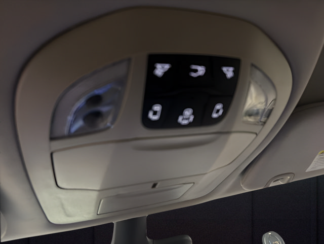 Used 2024 Chrysler Pacifica Limited FWD image 26
