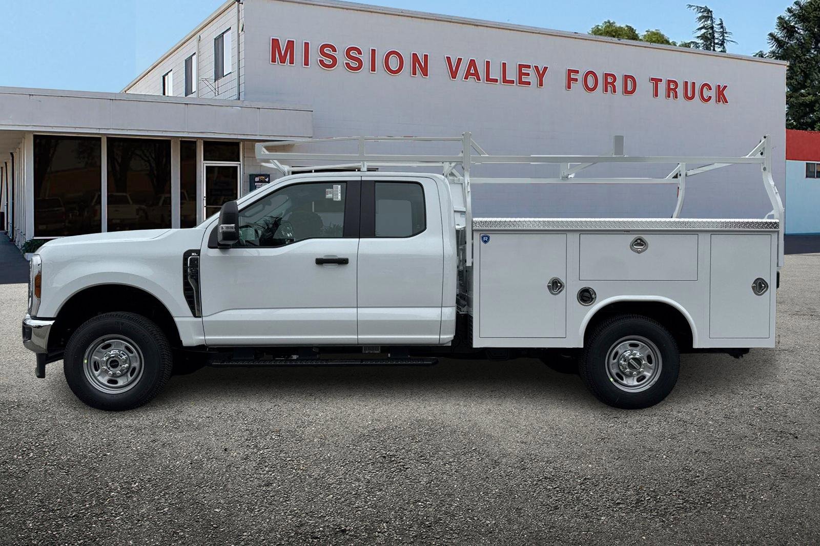 New 2026 Ford F250 XL w/ XL Chrome Package image 7
