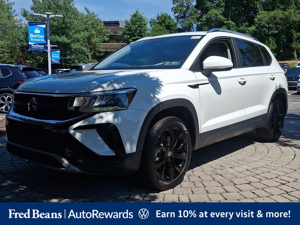 Certified 2023 Volkswagen Taos SE w/ Black Wheel Package FWD image 3