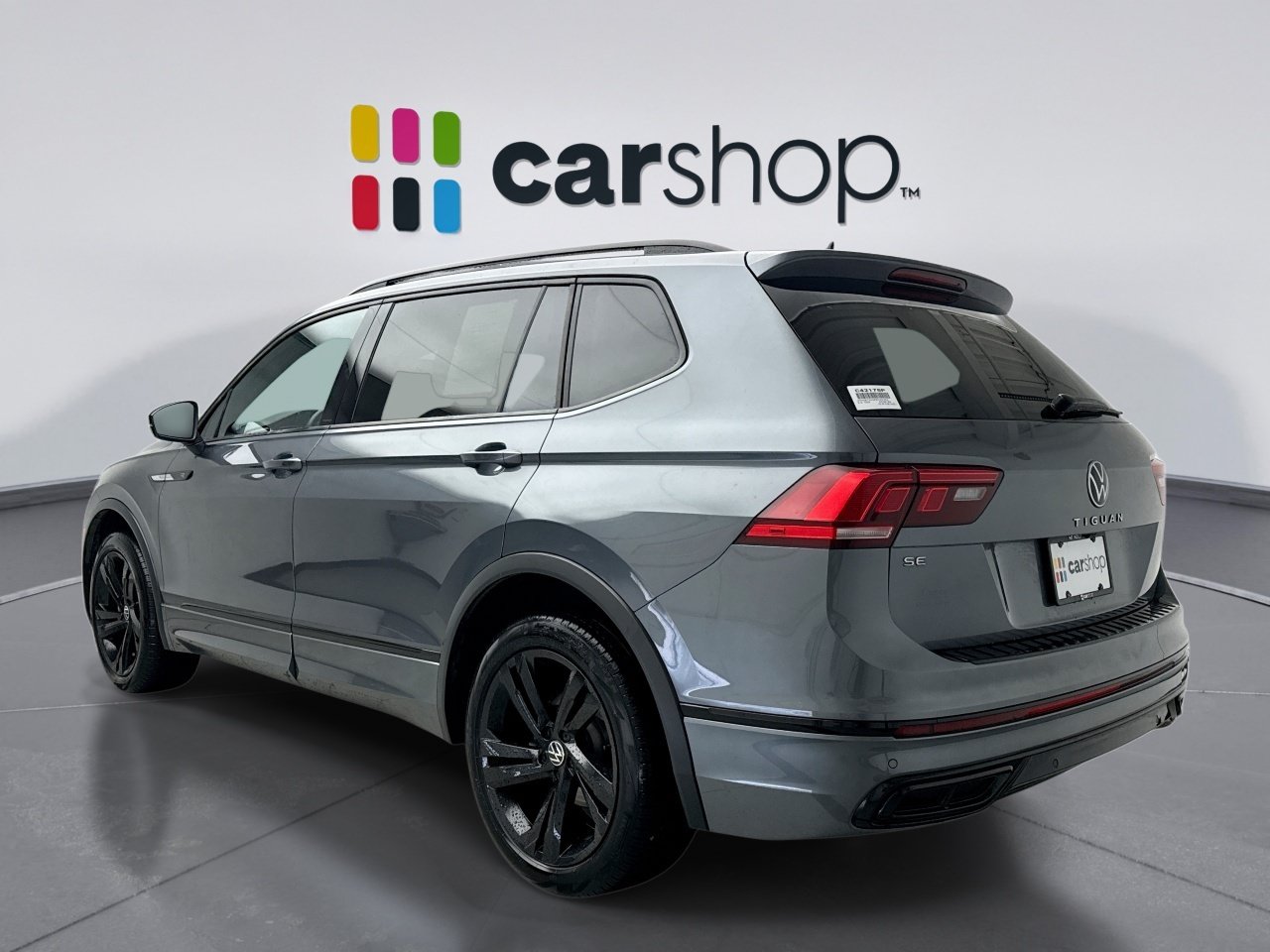 Used 2023 Volkswagen Tiguan SE R-Line FWD image 3