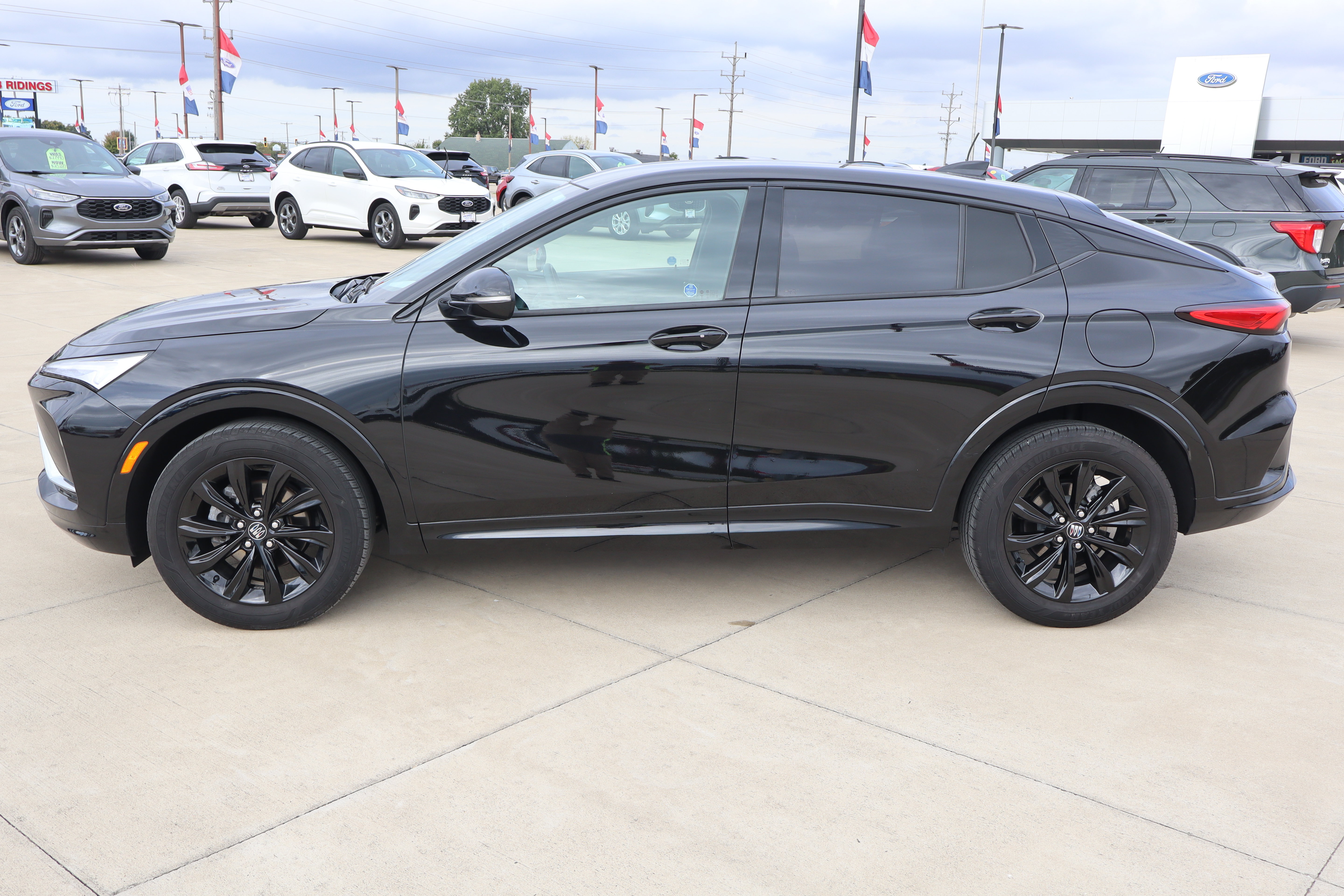 Used 2024 Buick Envista Sport Touring w/ Convenience I Package FWD image 9