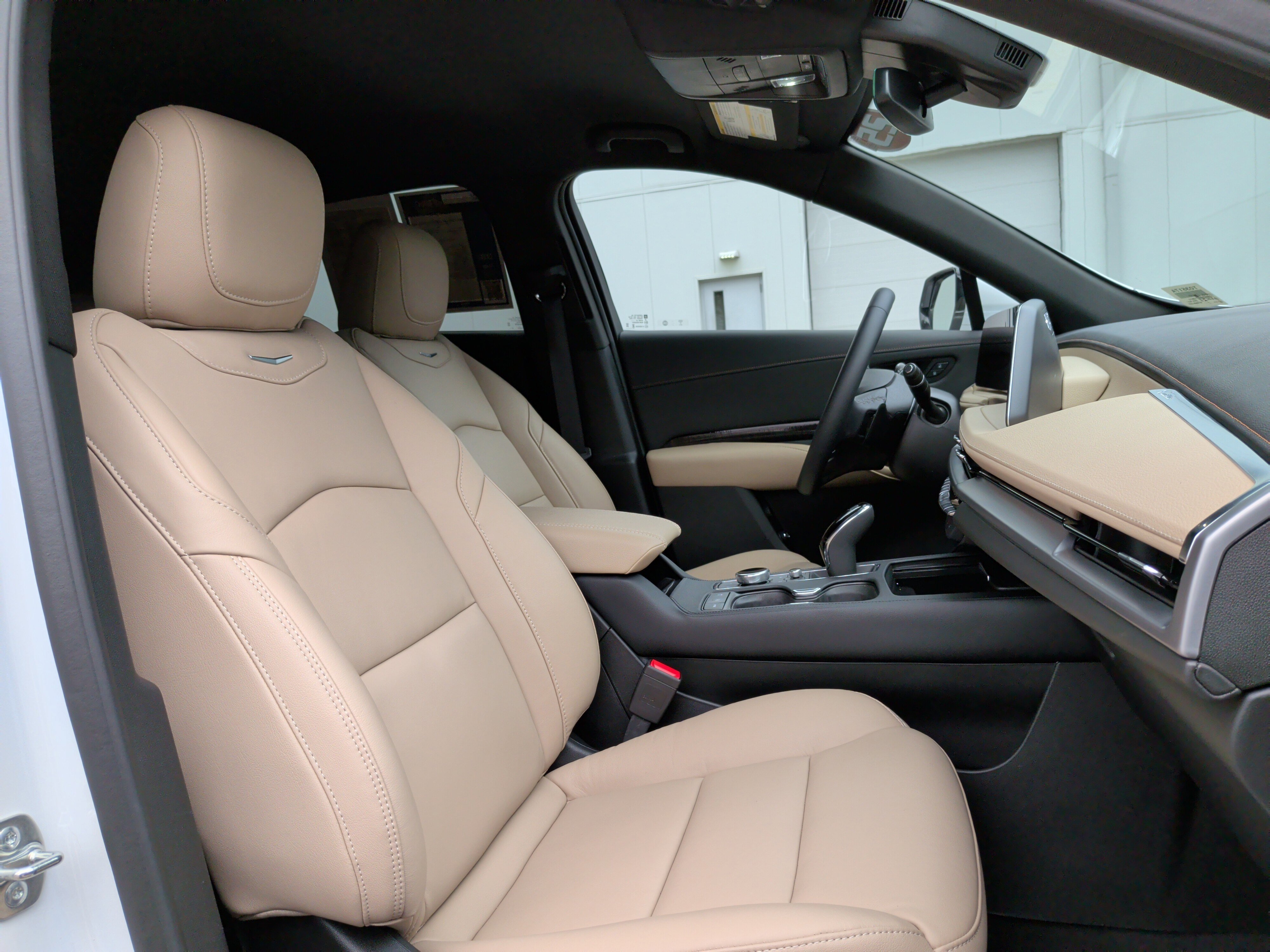 Used 2025 Cadillac XT4 Premium Luxury image 34