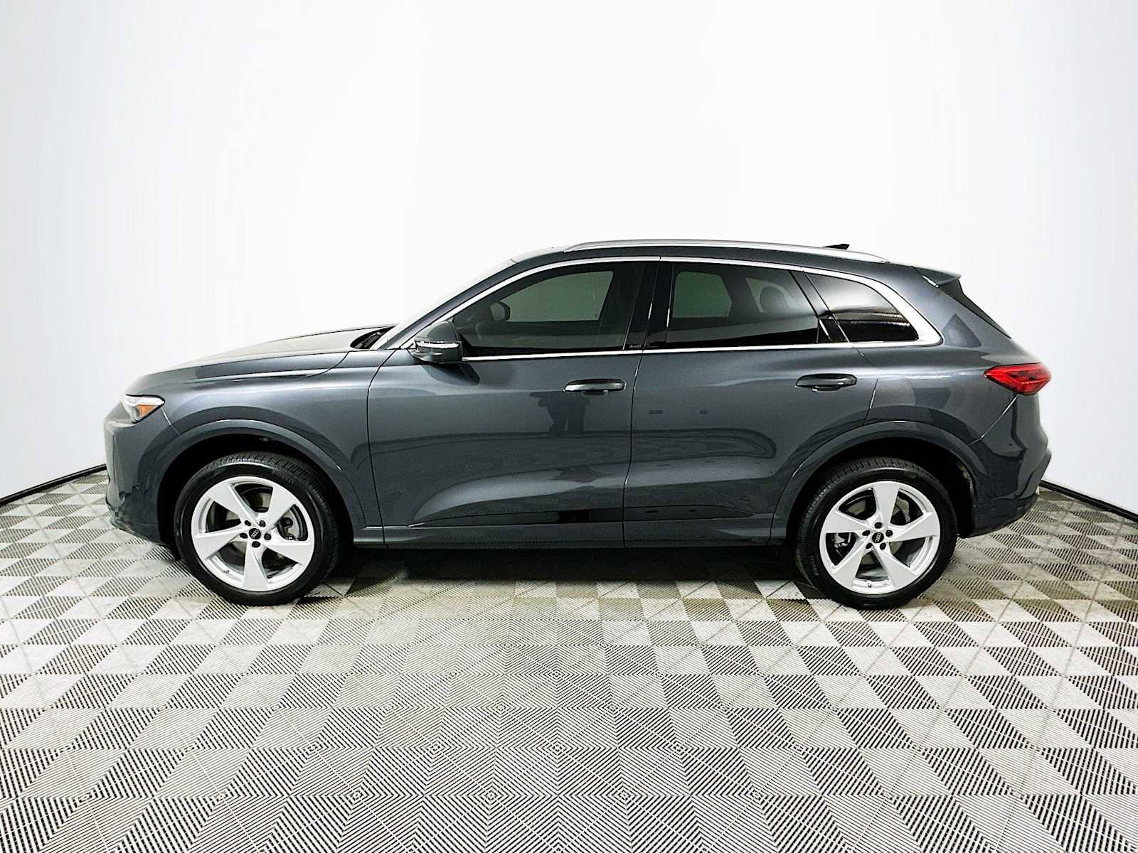 Certified 2025 Audi Q5 Premium Plus w/ Premium Plus image 4