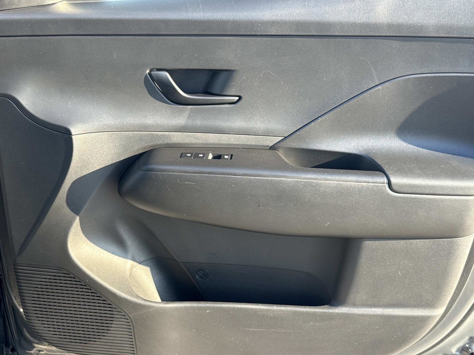 Used 2025 Hyundai Kona SEL image 18