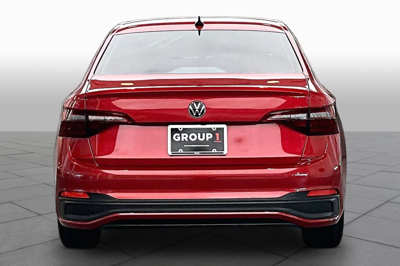 Used 2022 Volkswagen Jetta SE w/ Panoramic Sunroof Package FWD image 5