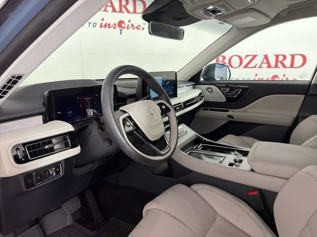 Used 2025 Lincoln Aviator Reserve w/ Equipment Group 201A image 12
