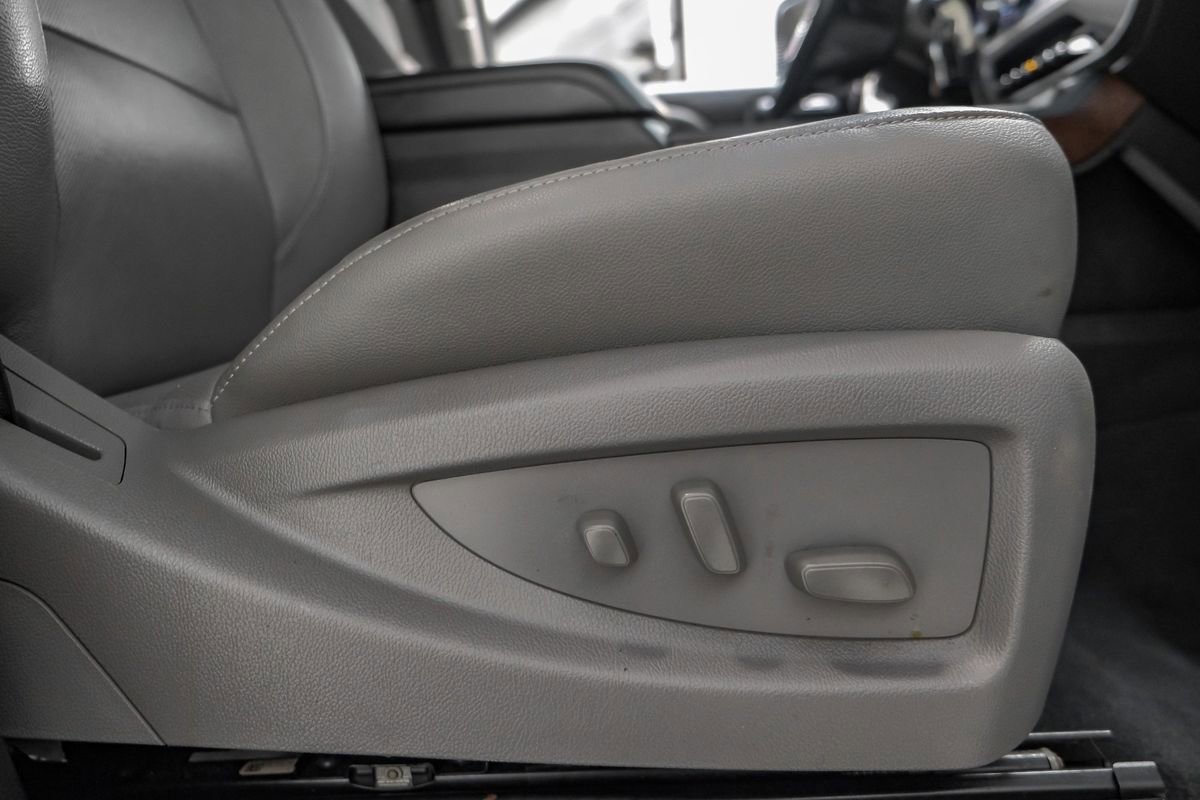 Used 2019 GMC Sierra 3500 SLT w/ Duramax Plus Package AWD/4WD image 28