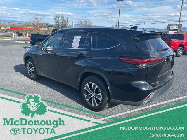 Used 2021 Toyota Highlander XLE image 2