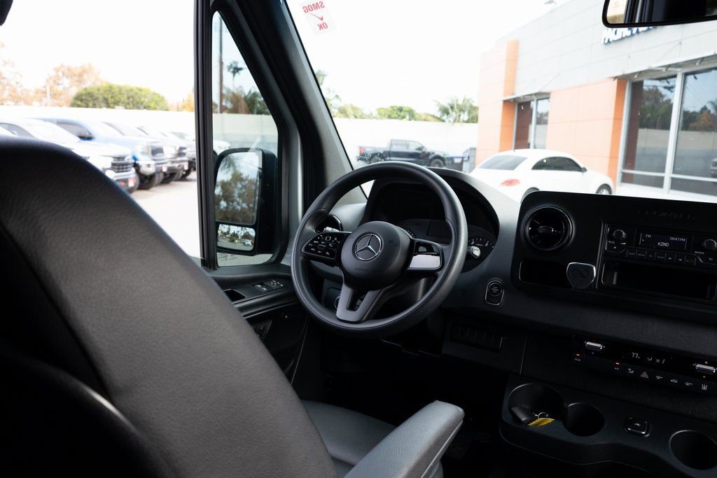 Used 2021 Mercedes-Benz Sprinter 2500 image 24