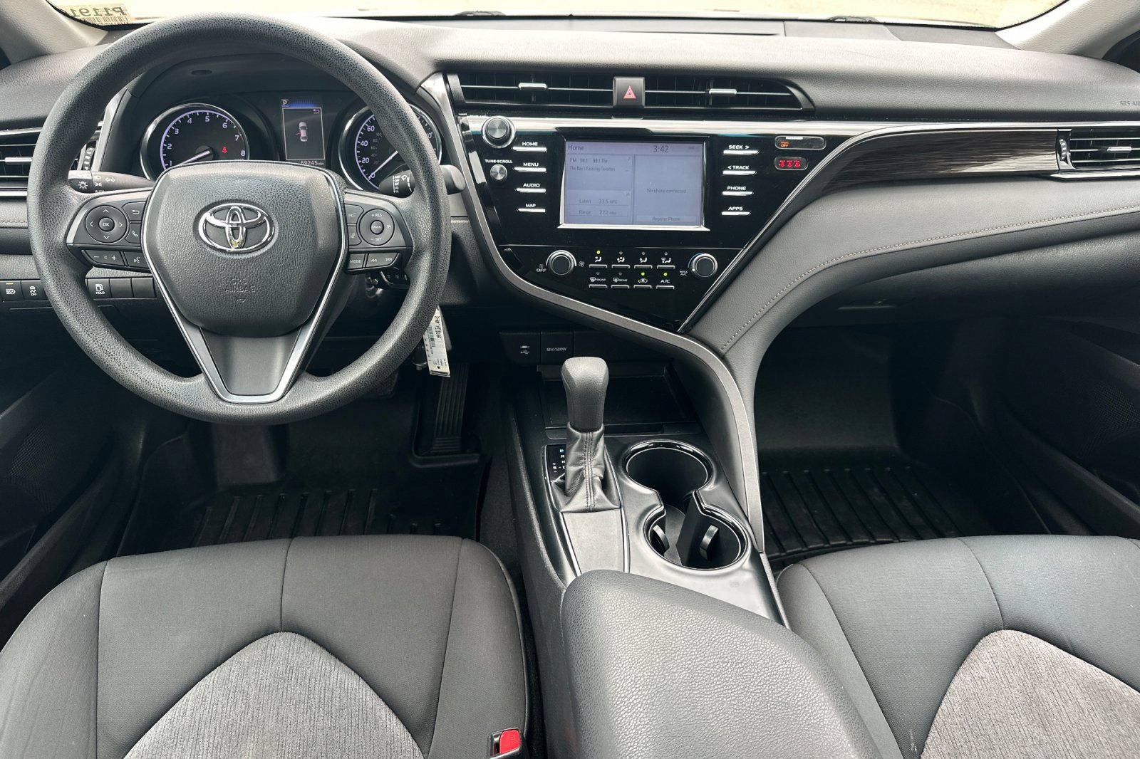 Used 2019 Toyota Camry LE FWD image 14