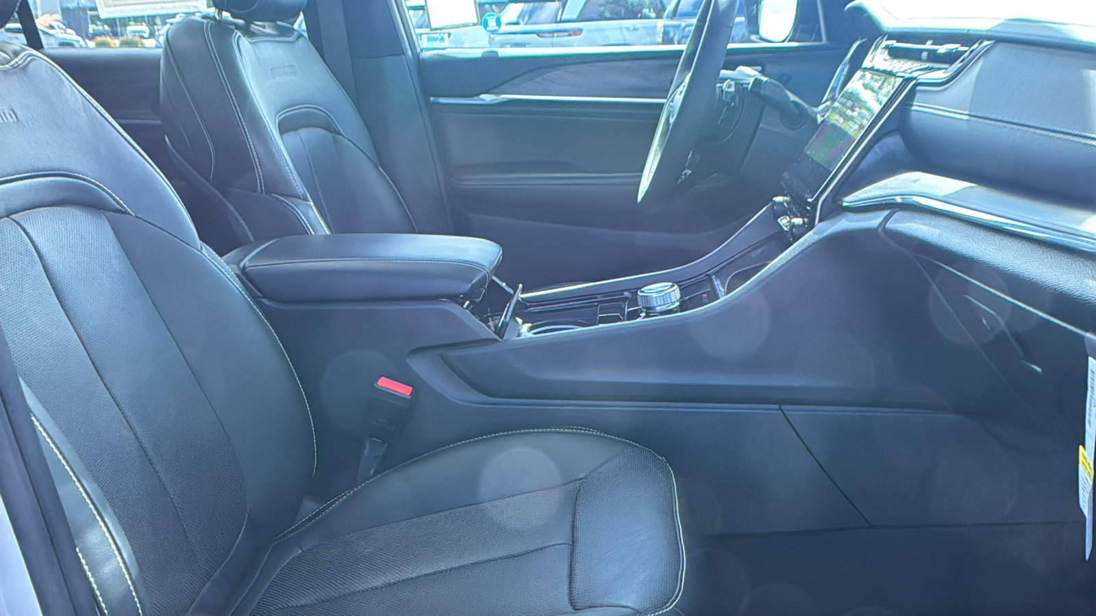 Used 2023 Jeep Grand Cherokee Overland image 11