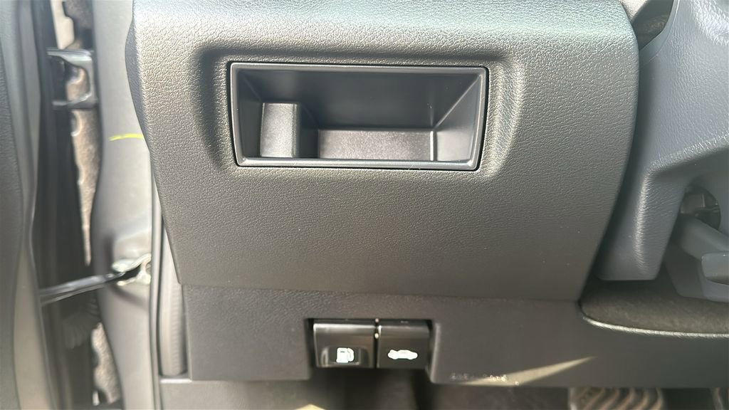 Used 2025 Nissan Versa SV FWD image 20