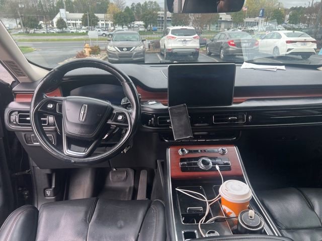 Used 2023 Lincoln Aviator Reserve w/ Equipment Group 201A image 10