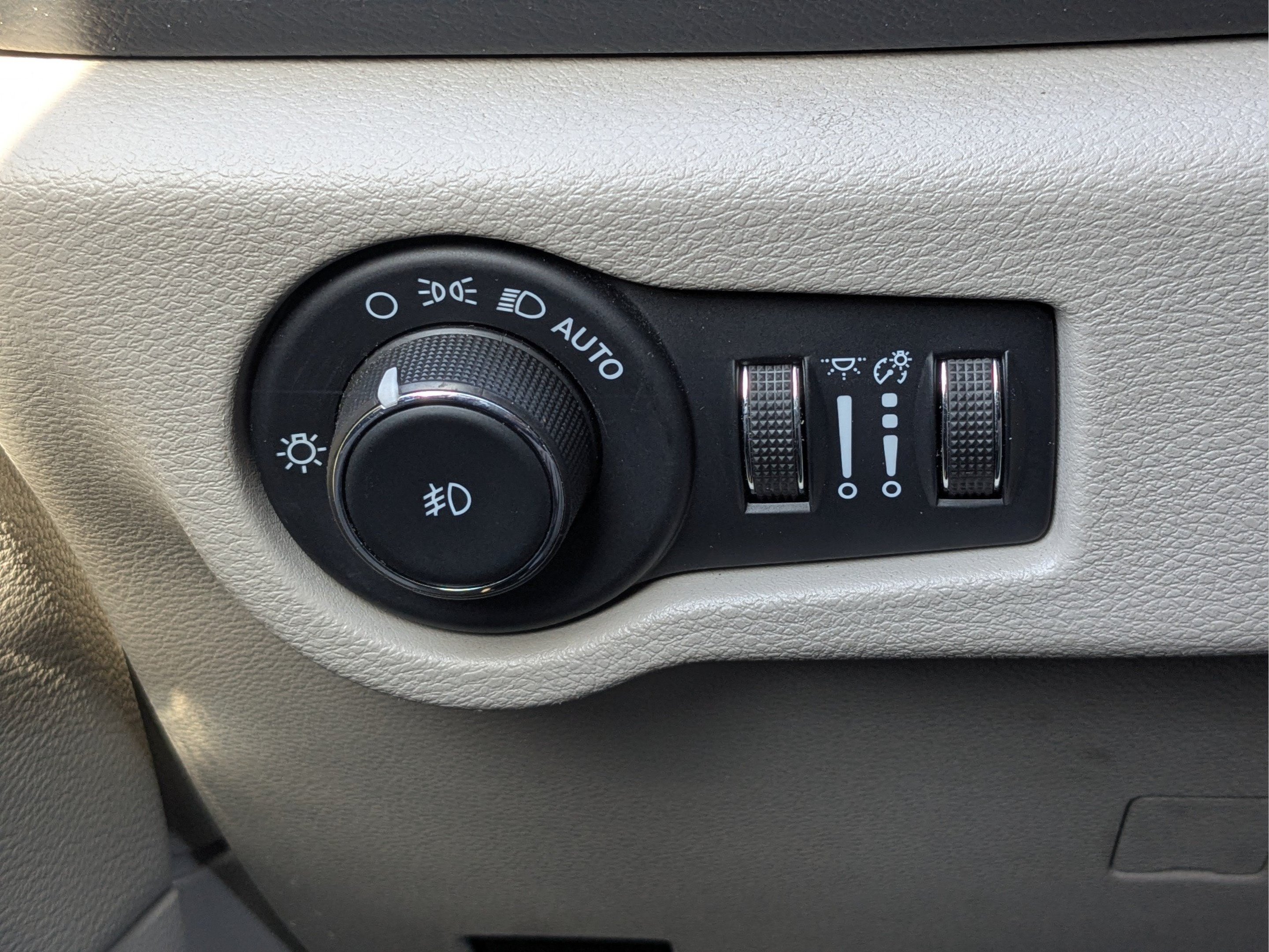 Used 2023 Chrysler Pacifica Touring-L FWD image 29