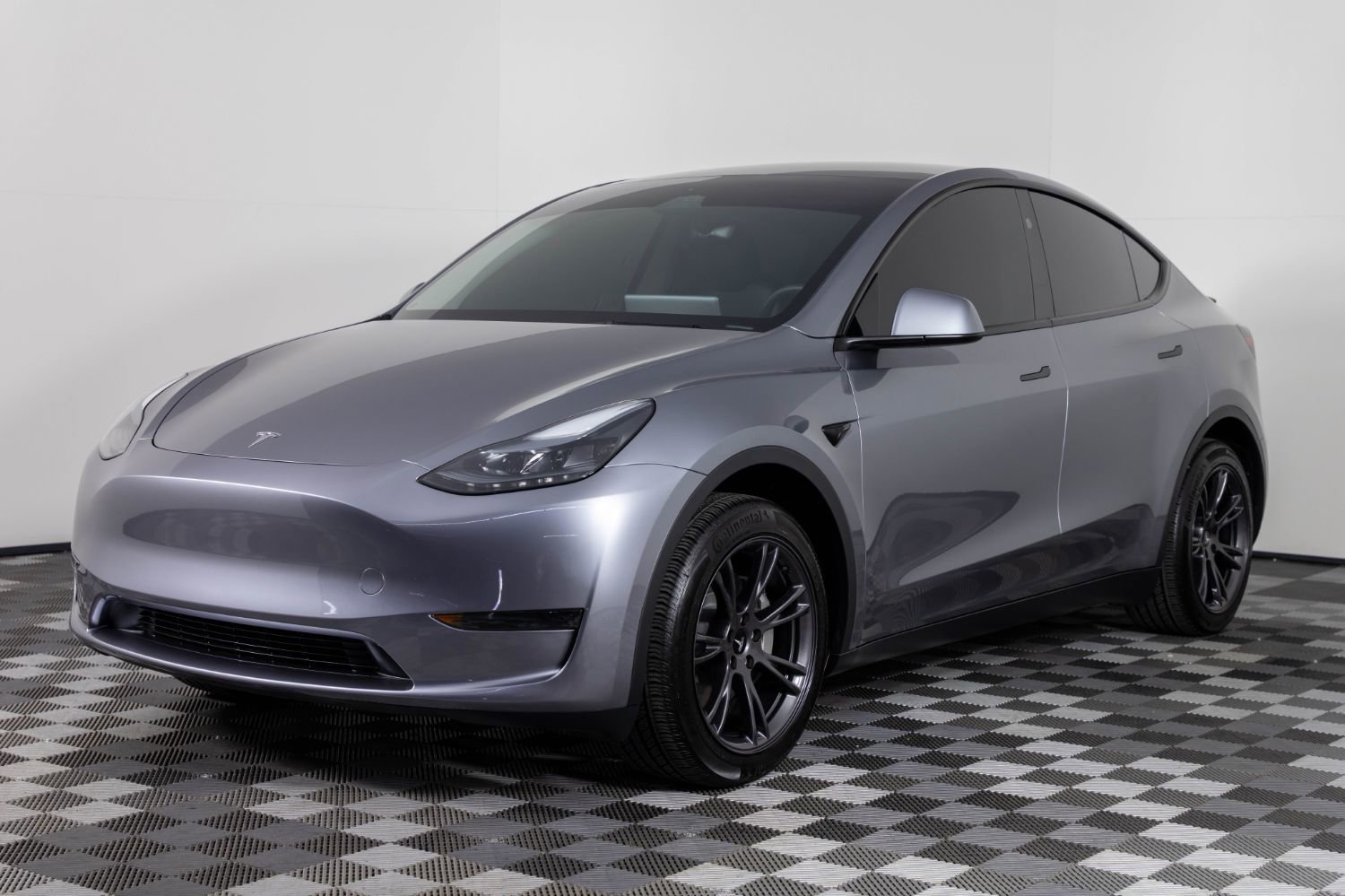 Used 2025 Tesla Model Y Long Range image 1