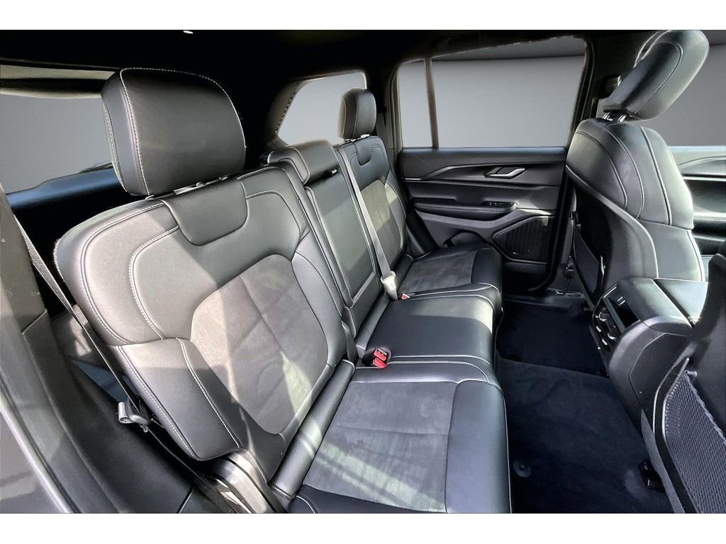 Certified 2025 Jeep Grand Cherokee Altitude image 24