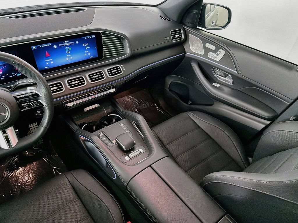 Used 2025 Mercedes-Benz GLS 580 4MATIC image 25