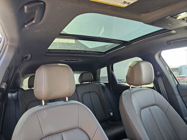 Used 2025 Audi Q4 e-tron Premium image 3