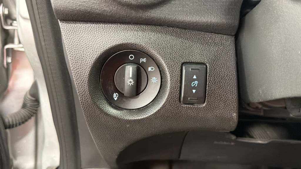Used 2014 Ford Fiesta SE w/ Equipment Group 201A FWD image 20