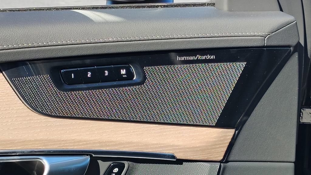 New 2026 Volvo XC90 B6 Plus w/ Protection Package Premier AWD/4WD image 9