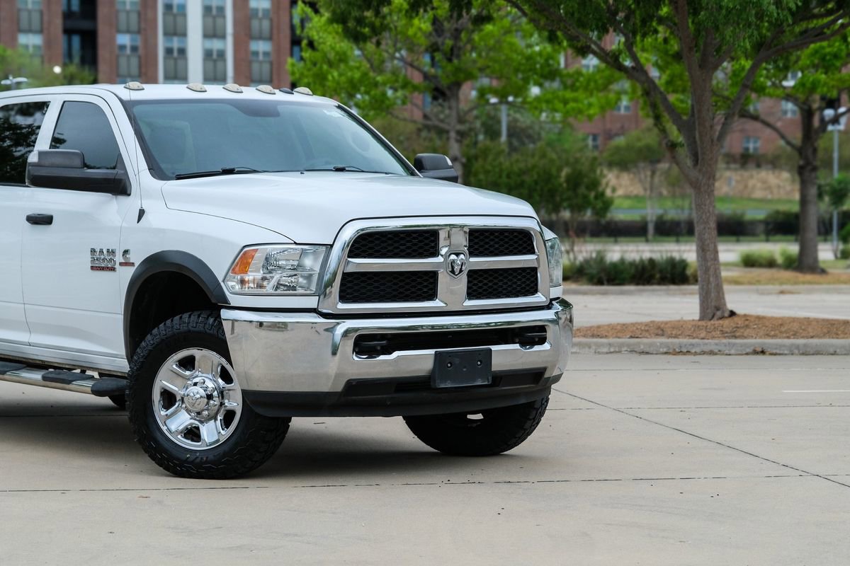 Used 2018 RAM 2500 Tradesman w/ Chrome Appearance Group AWD/4WD image 3