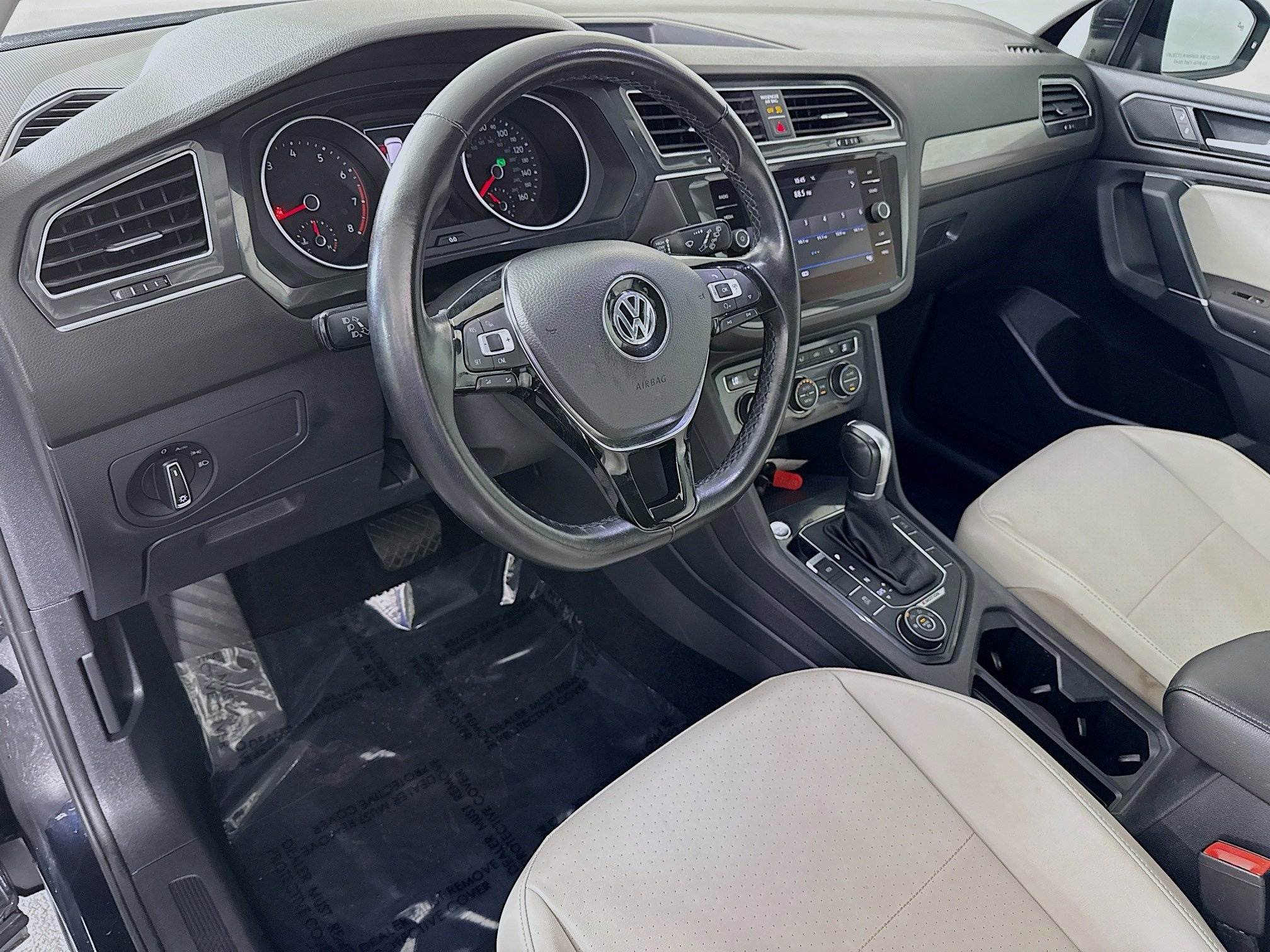 Used 2018 Volkswagen Tiguan SEL AWD/4WD image 23