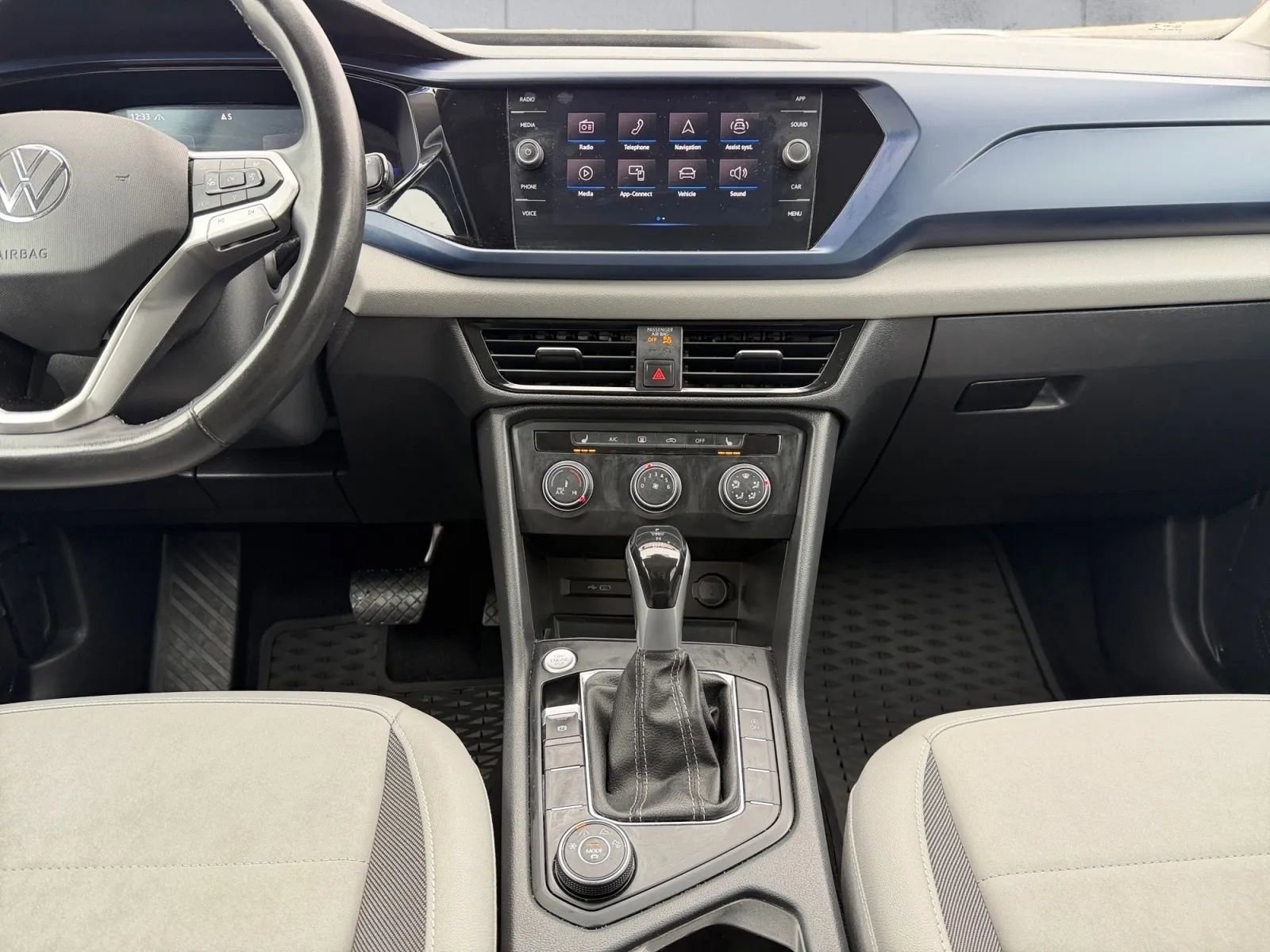 Used 2022 Volkswagen Taos SE image 13