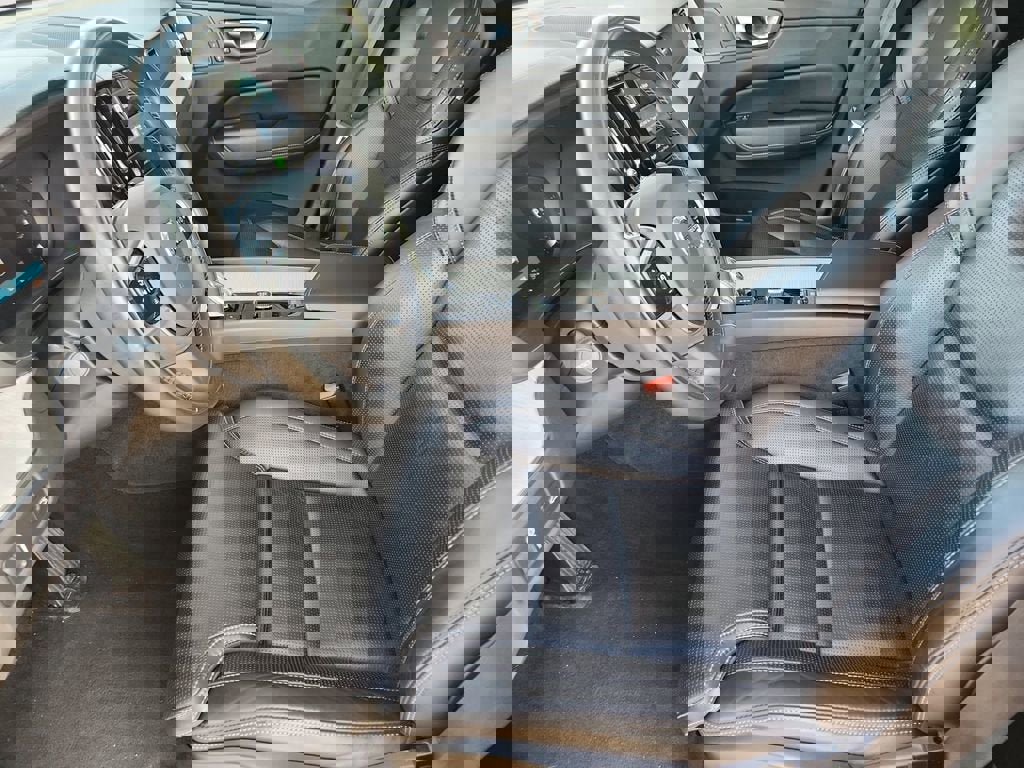 Used 2022 Volvo XC60 B5 Inscription w/ Advanced Package AWD/4WD image 9