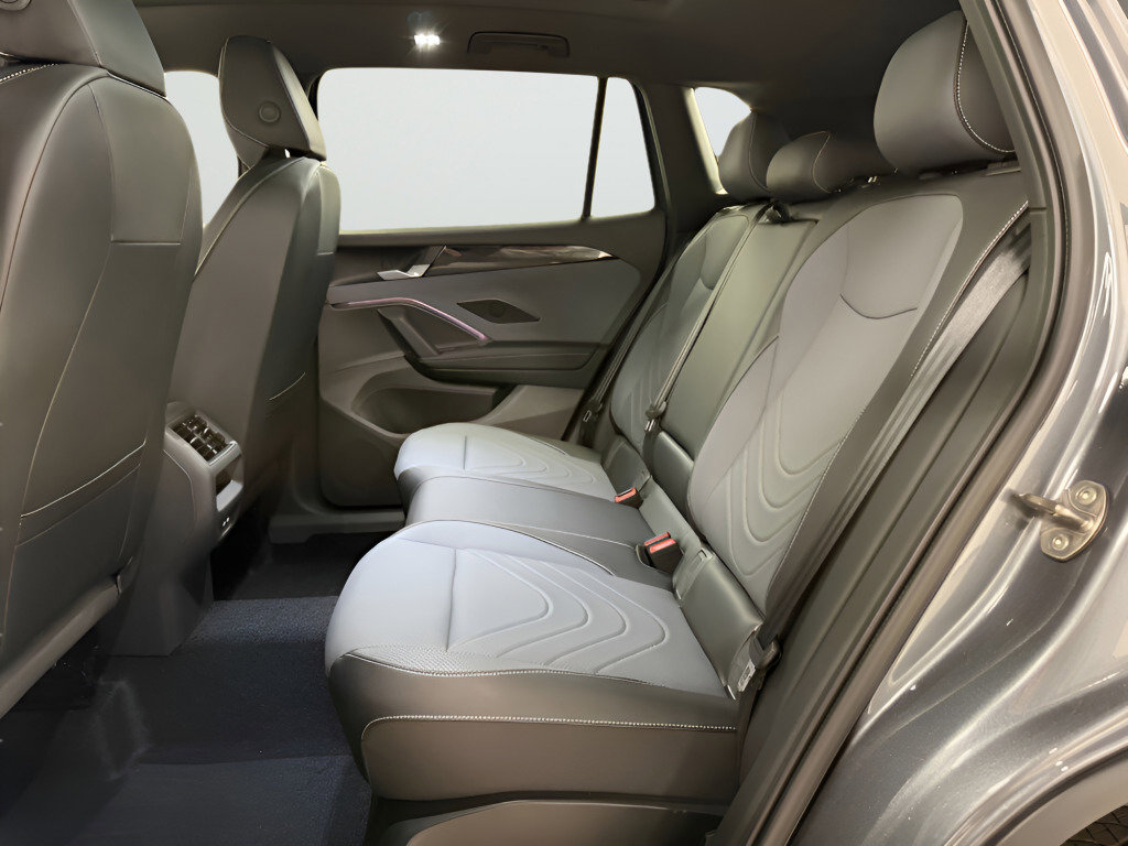 New 2026 Volkswagen Tiguan SE R-Line image 18