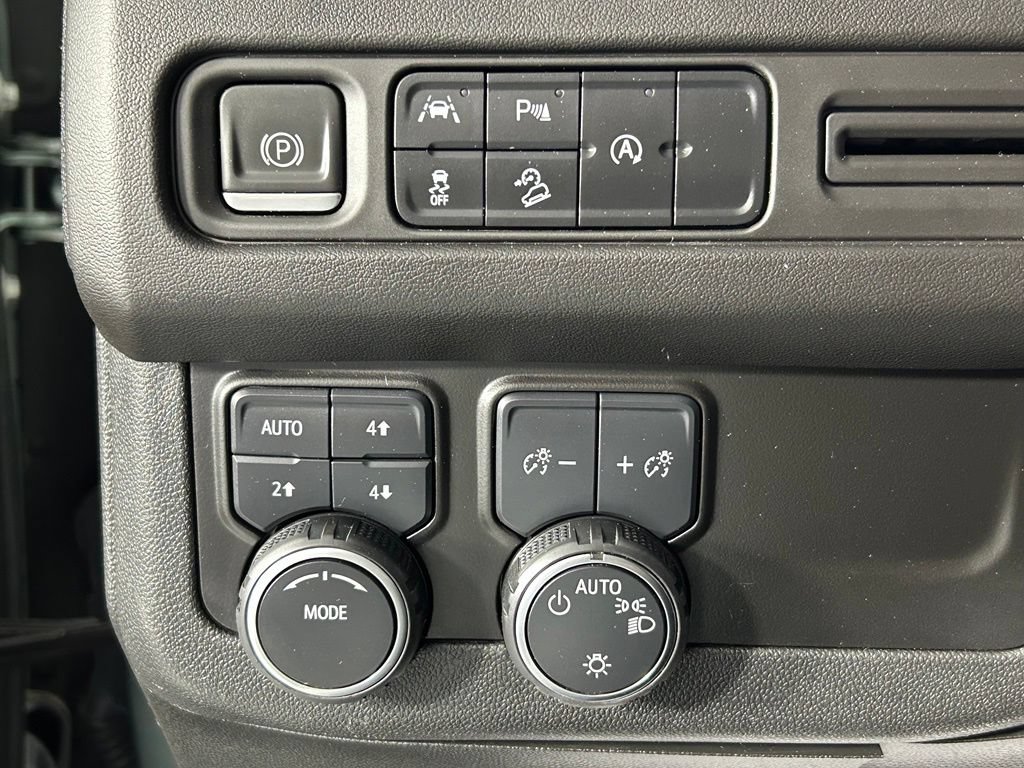 Used 2023 Chevrolet Suburban Premier AWD/4WD image 27