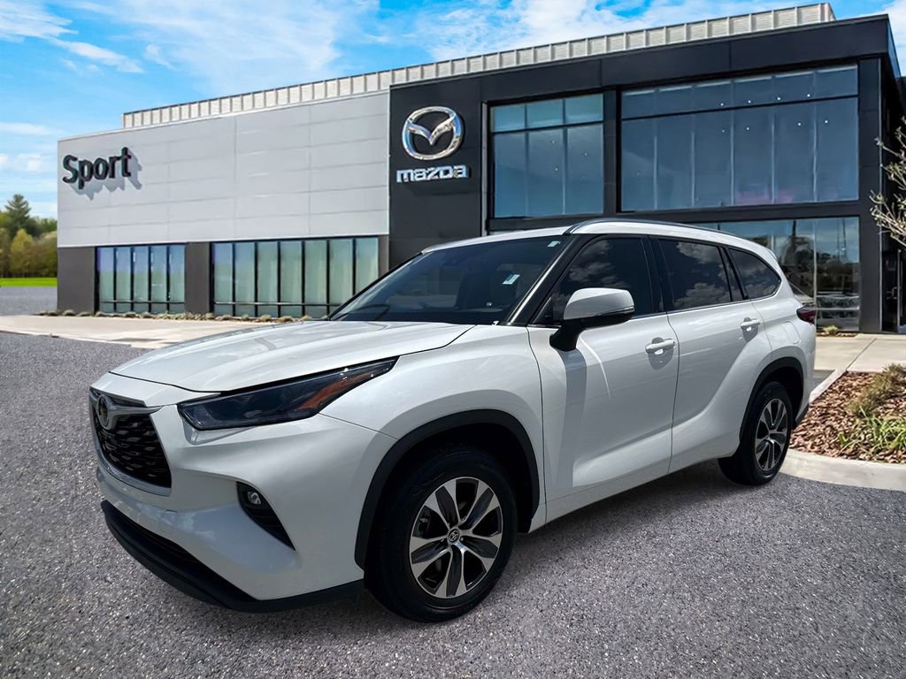 Used 2021 Toyota Highlander XLE FWD image 8