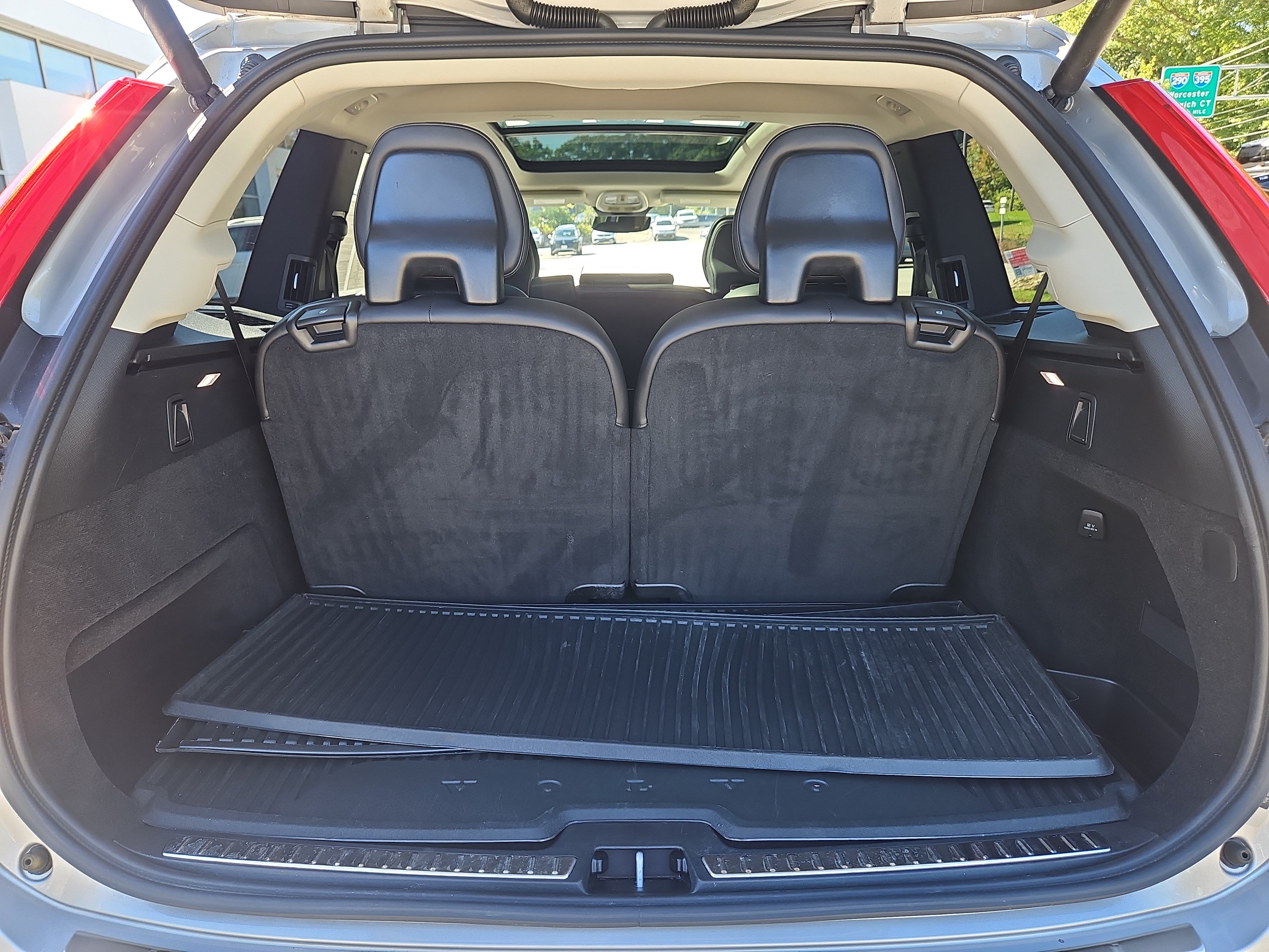 Used 2024 Volvo XC90 B5 Core w/ Protection Package Premier AWD/4WD image 35
