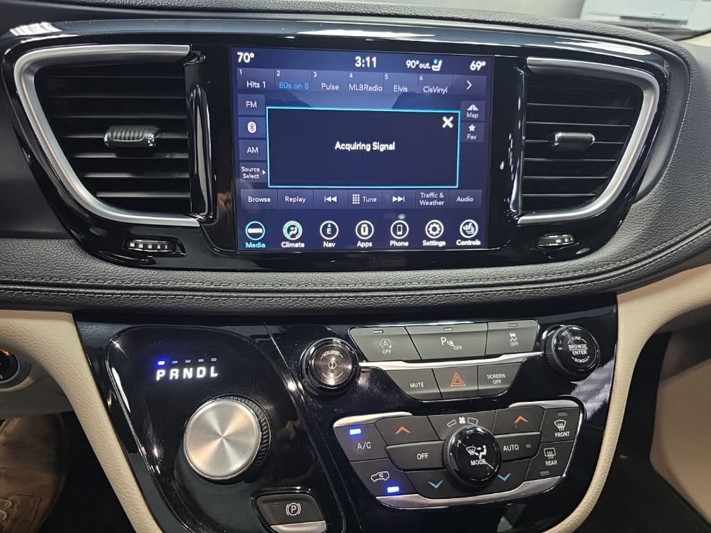 Used 2020 Chrysler Pacifica Limited FWD image 25