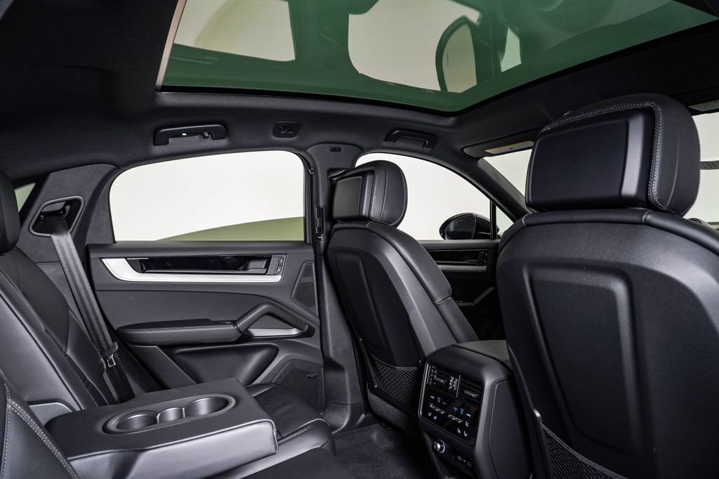 New 2026 Porsche Cayenne Coupe AWD/4WD image 16