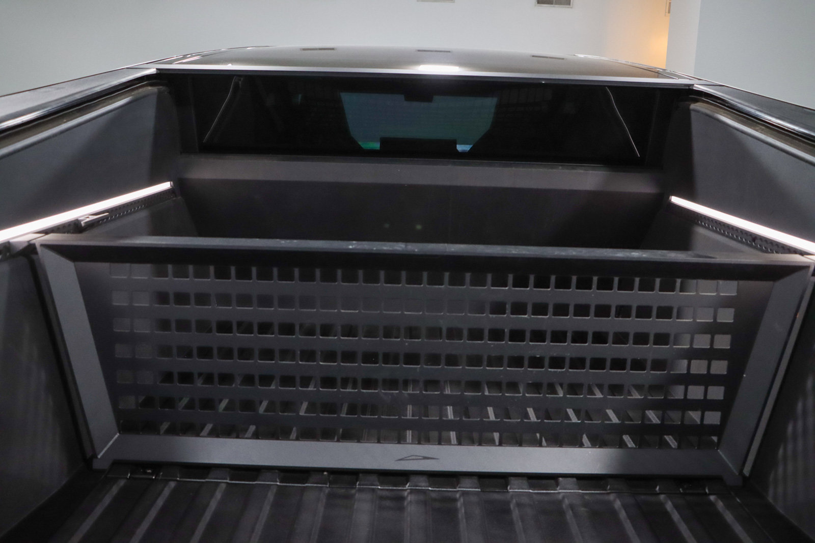 Used 2024 Tesla Cybertruck AWD Crew Cab image 26