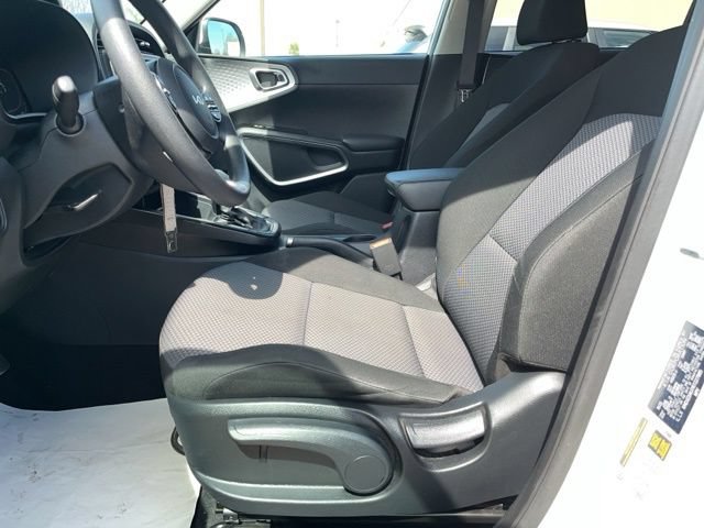 Used 2024 Kia Soul LX w/ Option Group 015 FWD image 28