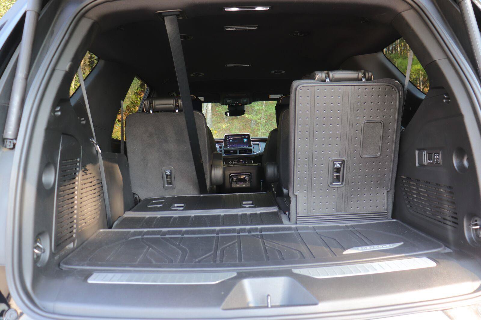 Used 2024 Chevrolet Tahoe Premier w/ Advanced Technology Package AWD/4WD image 16