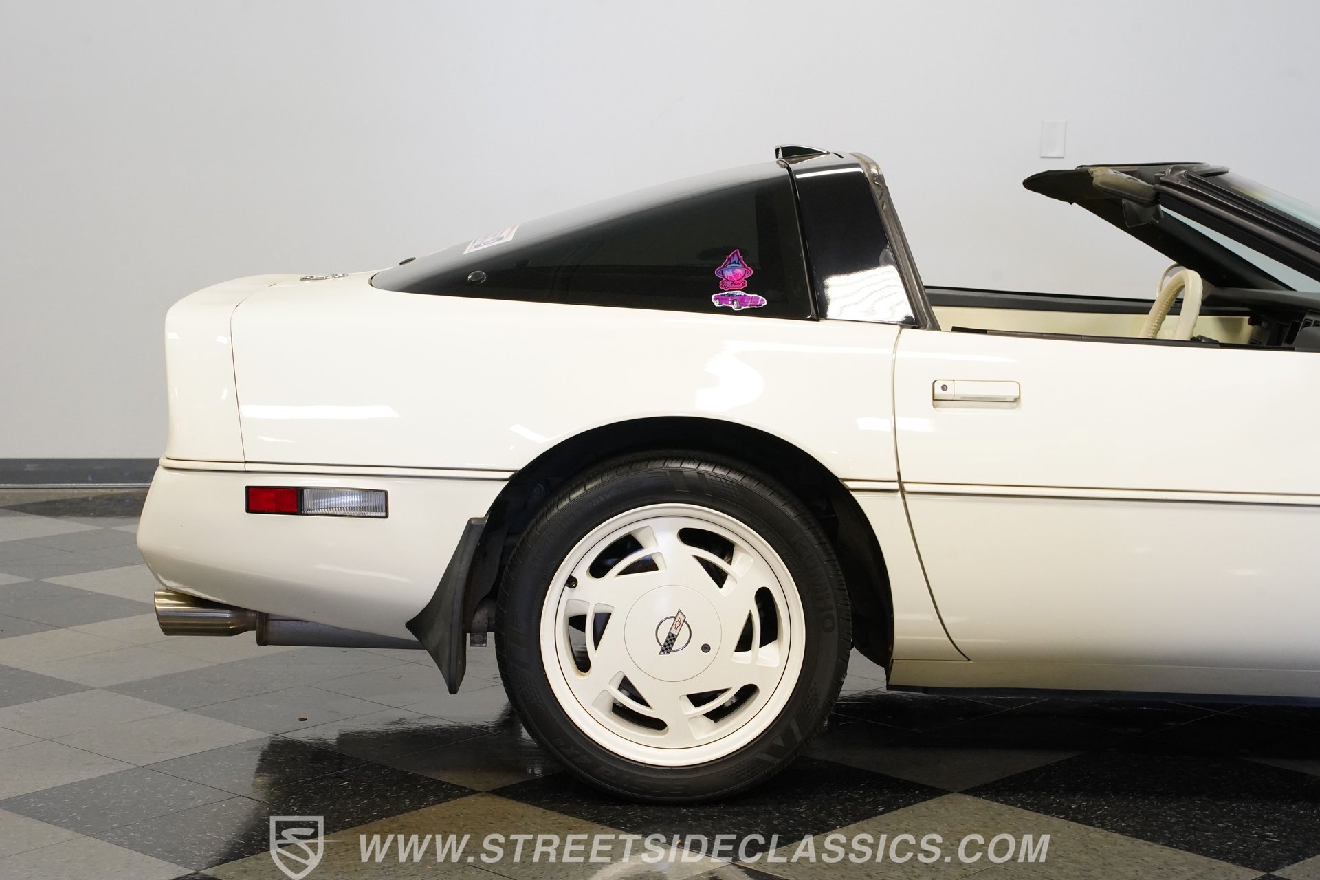 Used 1988 Chevrolet Corvette Coupe RWD image 30