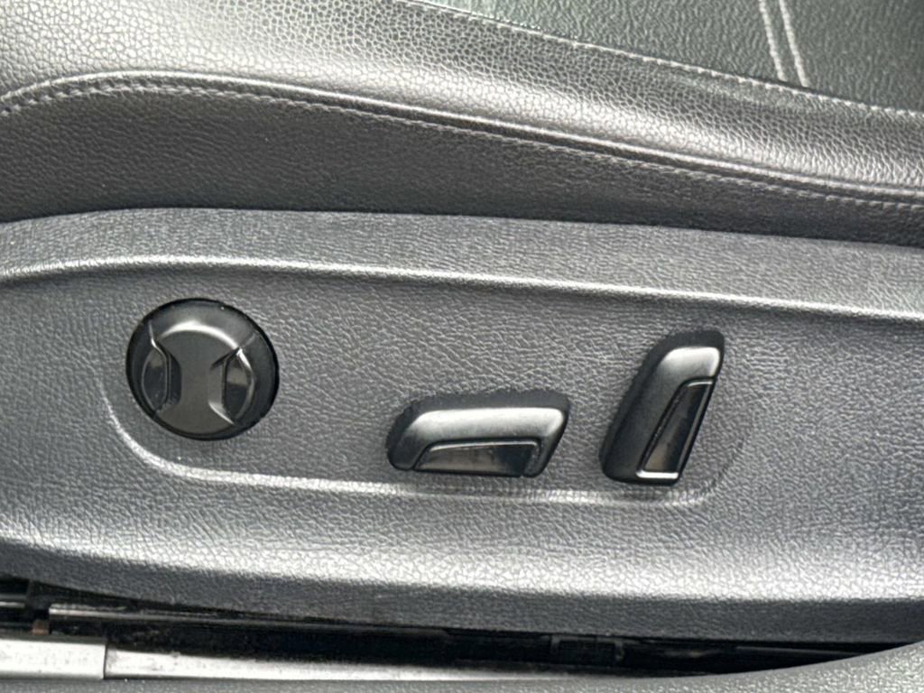 Used 2016 Volkswagen Passat 1.8T R-Line w/ R-Line Lighting Package image 18