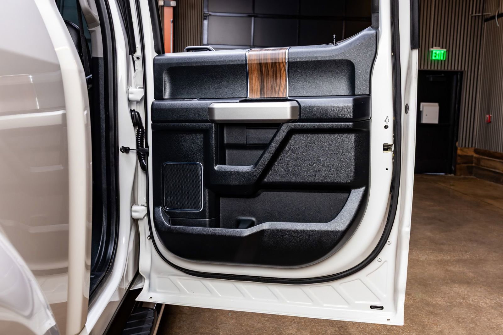 Used 2015 Ford F150 Lariat w/ Equipment Group 502A Luxury image 38