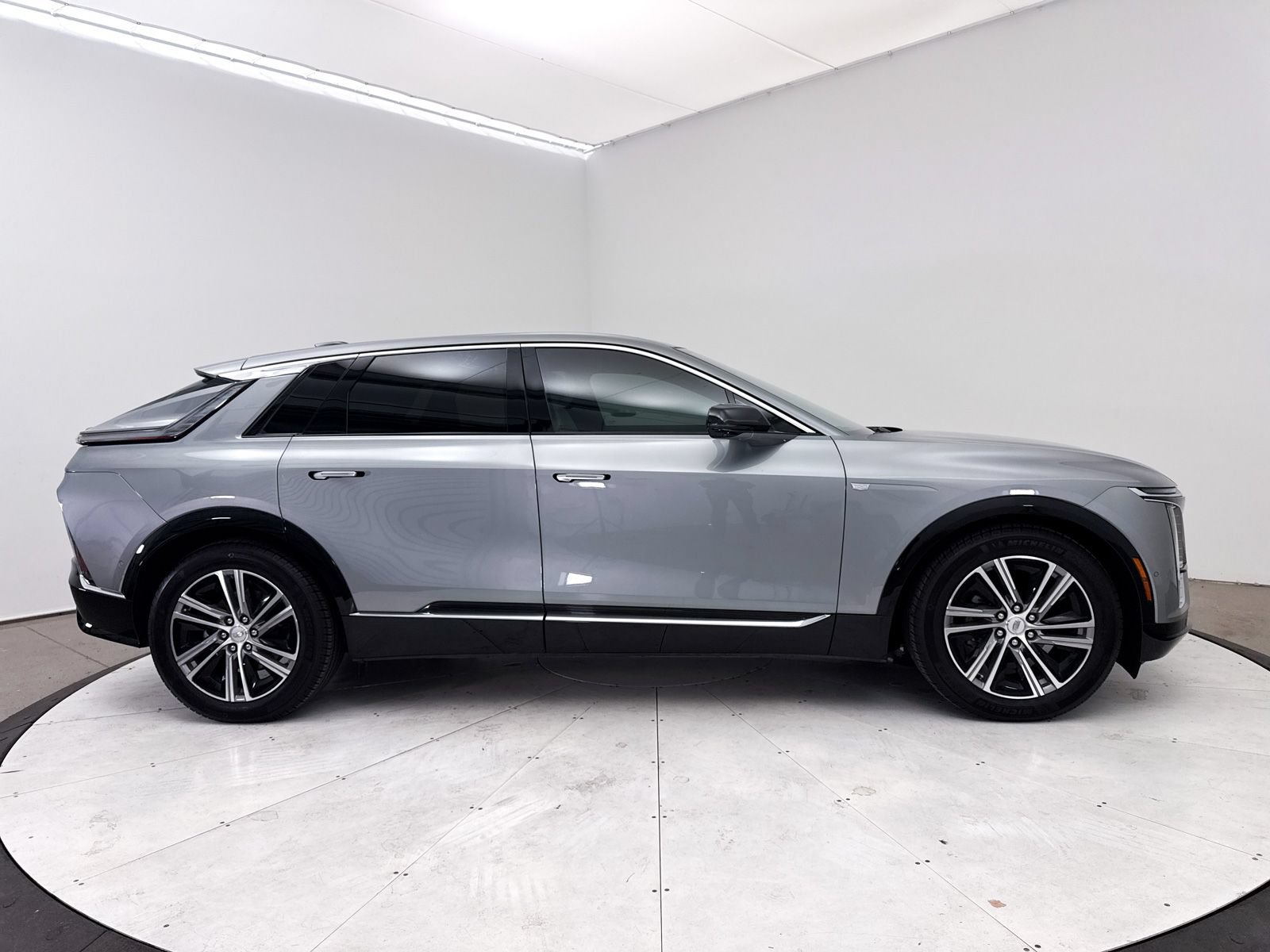 Used 2024 Cadillac Lyriq Luxury AWD/4WD image 36