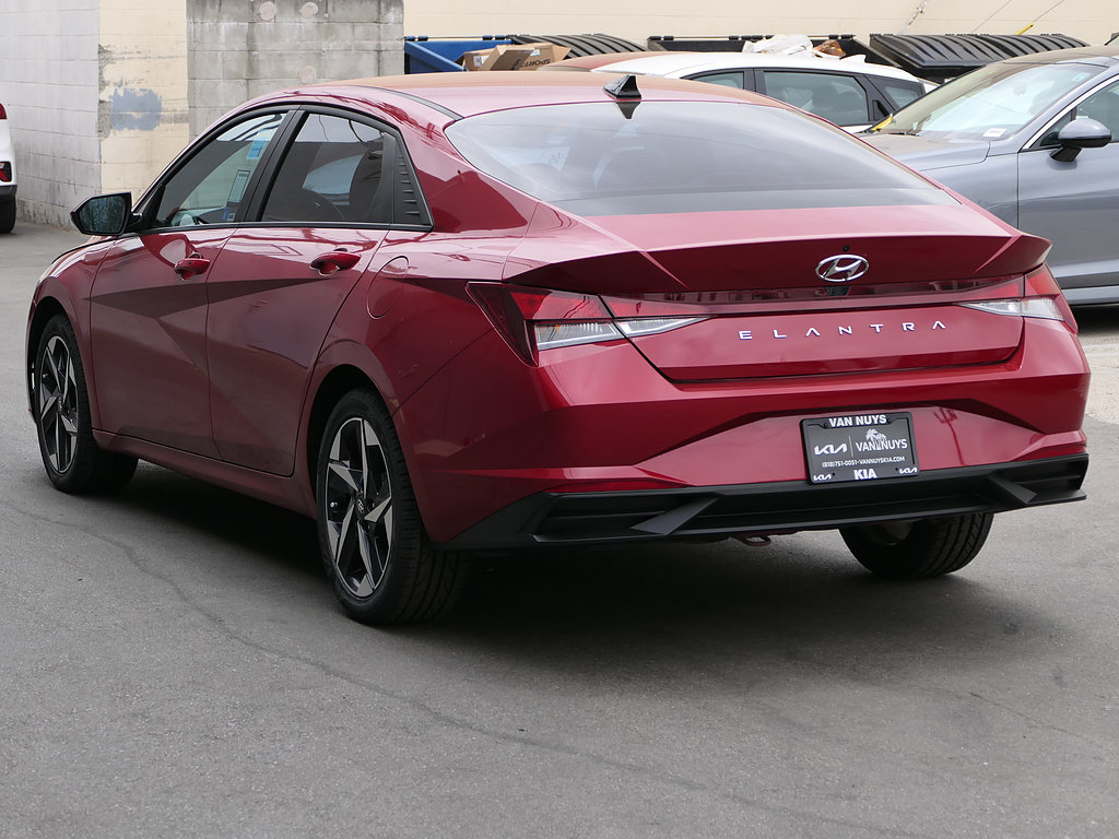 Used 2023 Hyundai Elantra SEL w/ Convenience Package FWD image 6