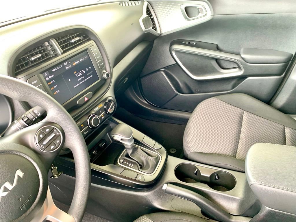 Used 2025 Kia Soul LX FWD image 34