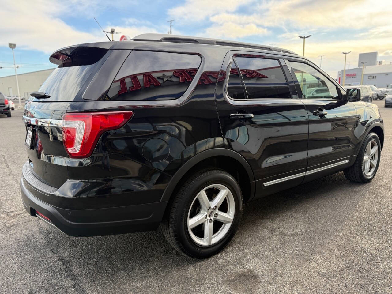 Used 2019 Ford Explorer XLT w/ Equipment Group 201A image 6