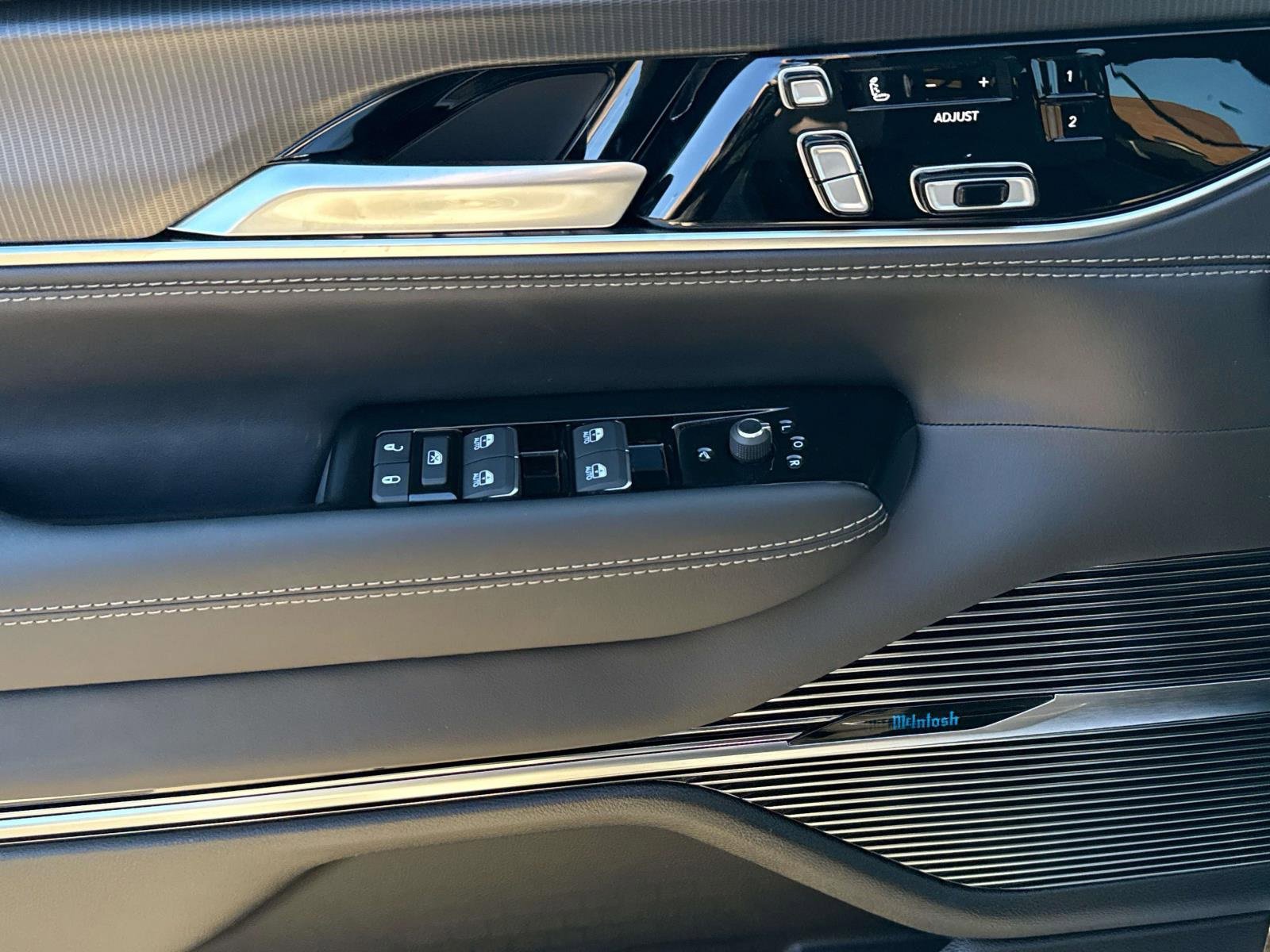 New 2026 Jeep Grand Wagoneer L Summit image 13