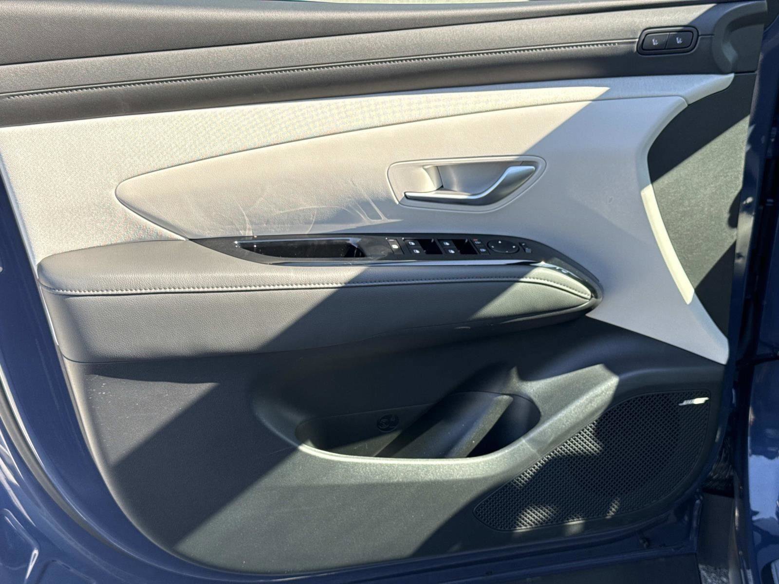 Certified 2025 Hyundai Tucson Limited AWD/4WD image 18