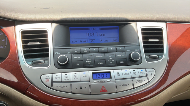 Used 2013 Hyundai Genesis 3.8 RWD image 11